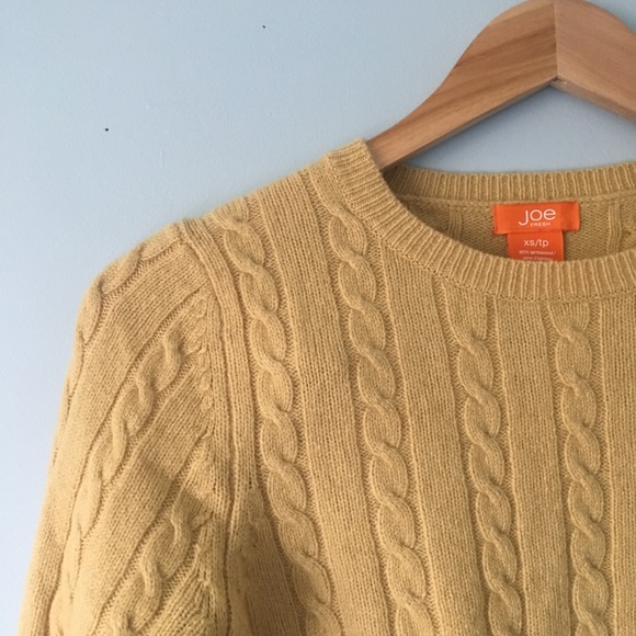 Yellow sweater - Picture 2 of 2